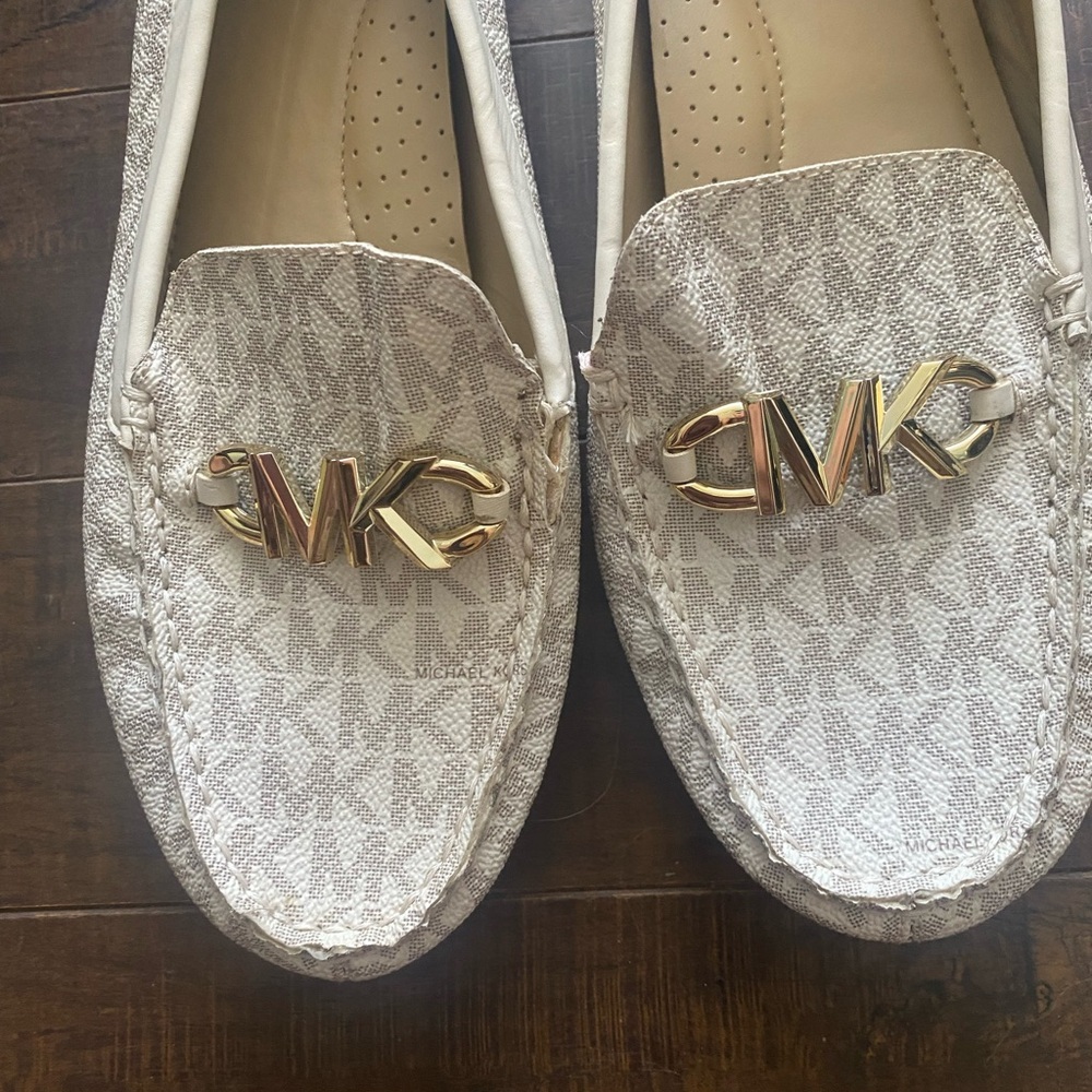 Michael Kors Reed Signature Patterned Loafers with Gold Accent - Picture 4 of 11